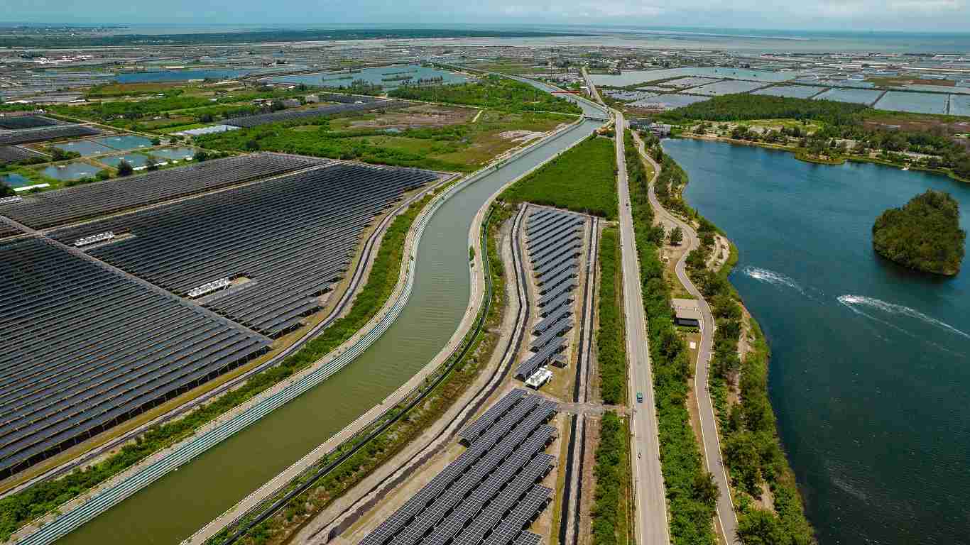 彩运网能源事业提供智慧能源管理、、、太阳能监控管理、、、全方位电厂建置及运维解决方案，，，，并拥有管理超过6000案场的经验